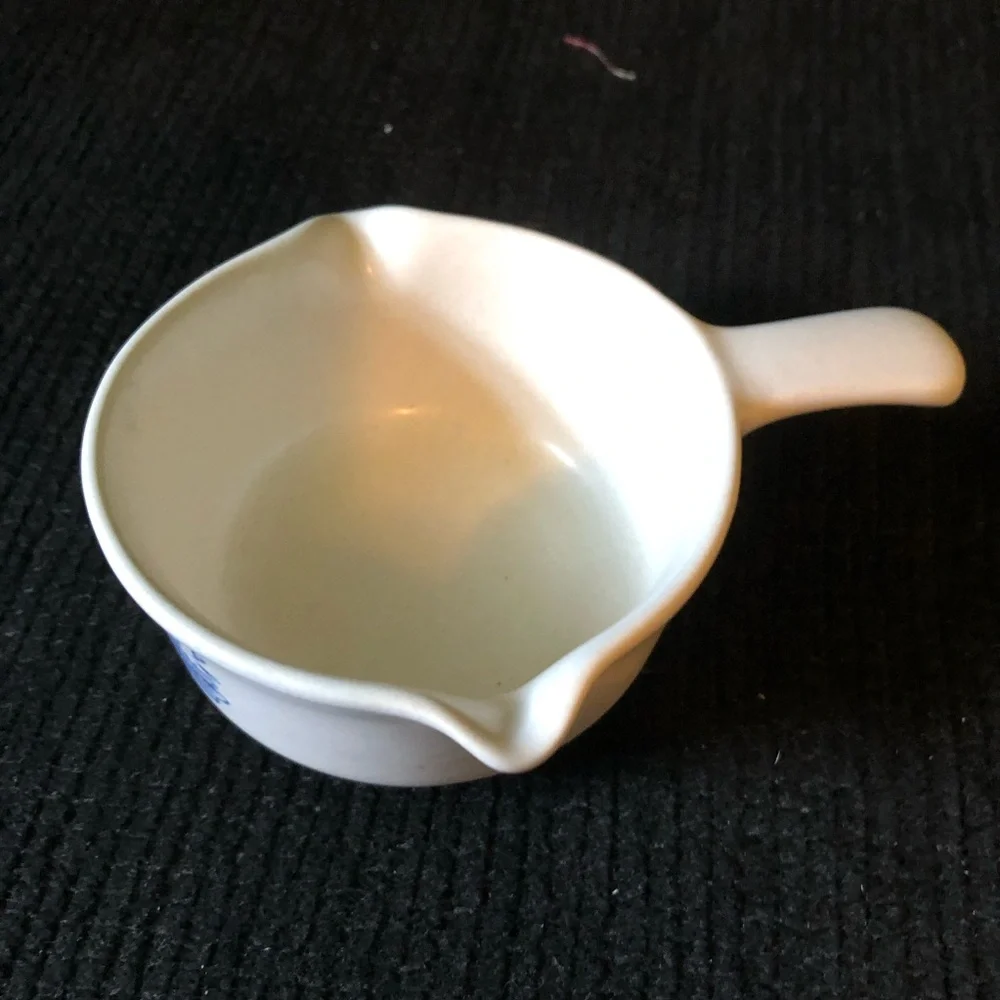 11026 Pfaltzgraff VINTAGE Stoneware Yorktowne Sauce Spout small bowl USA Blue